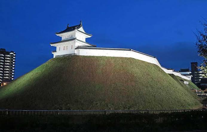 The reconstructed turret and earthen walls of Utsunomiya Castle Ruins Park